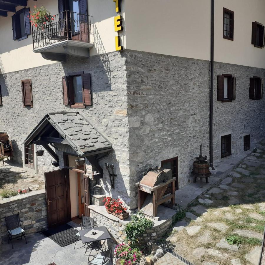 Hotel Ottoz Meuble Courmayeur Exterior foto