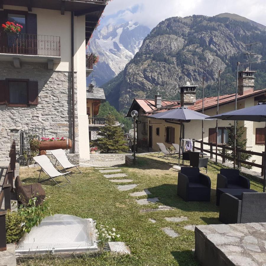Hotel Ottoz Meuble Courmayeur Exterior foto