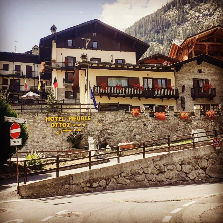 Hotel Ottoz Meuble Courmayeur Exterior foto