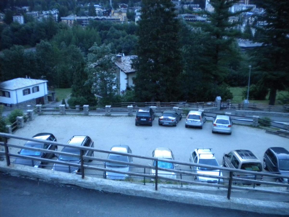 Hotel Ottoz Meuble Courmayeur Exterior foto