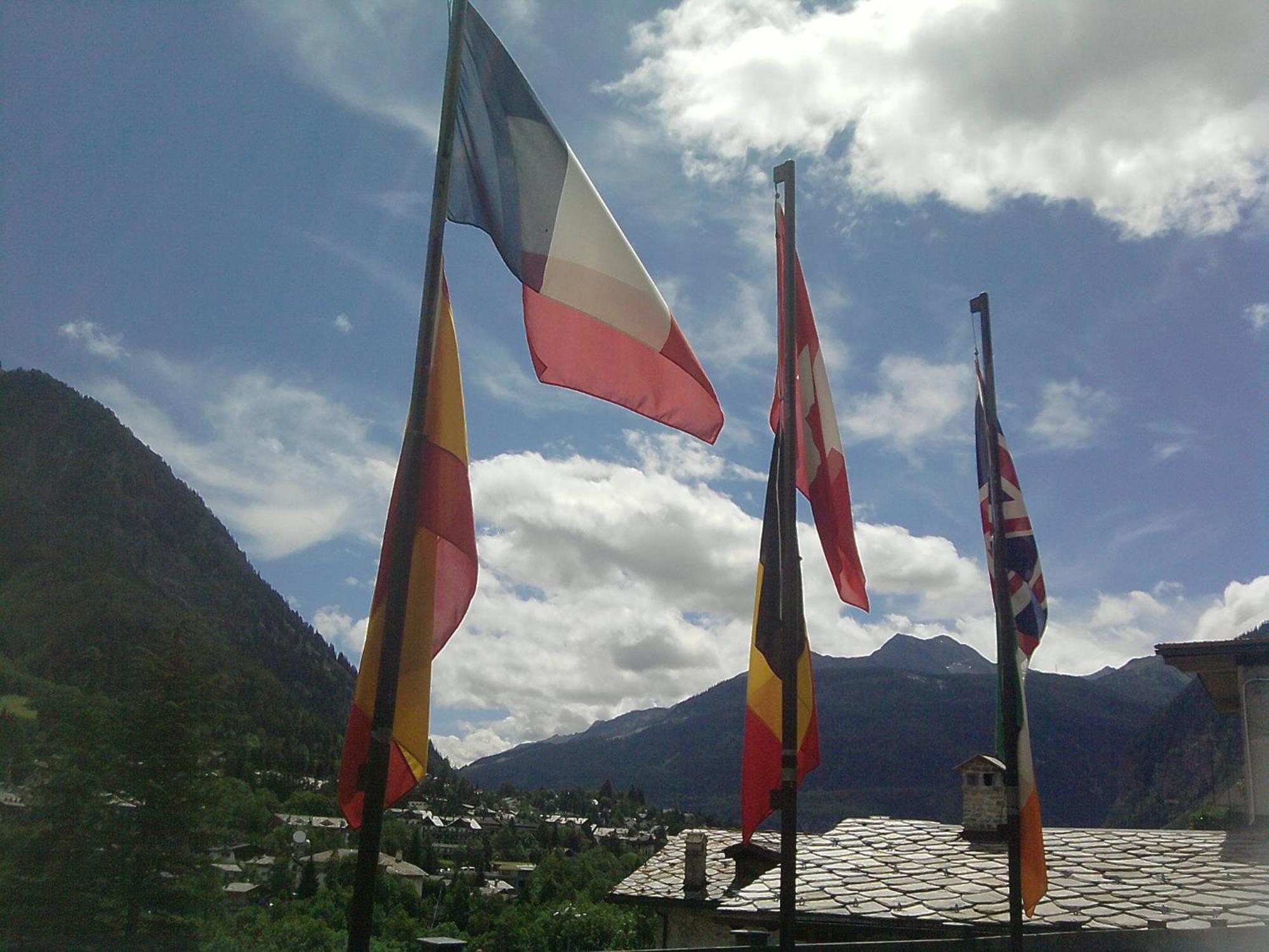 Hotel Ottoz Meuble Courmayeur Exterior foto