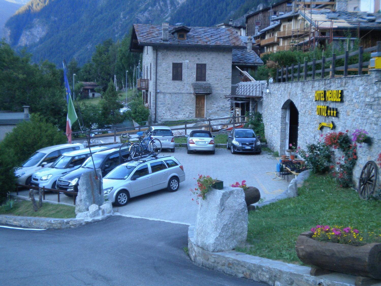 Hotel Ottoz Meuble Courmayeur Exterior foto