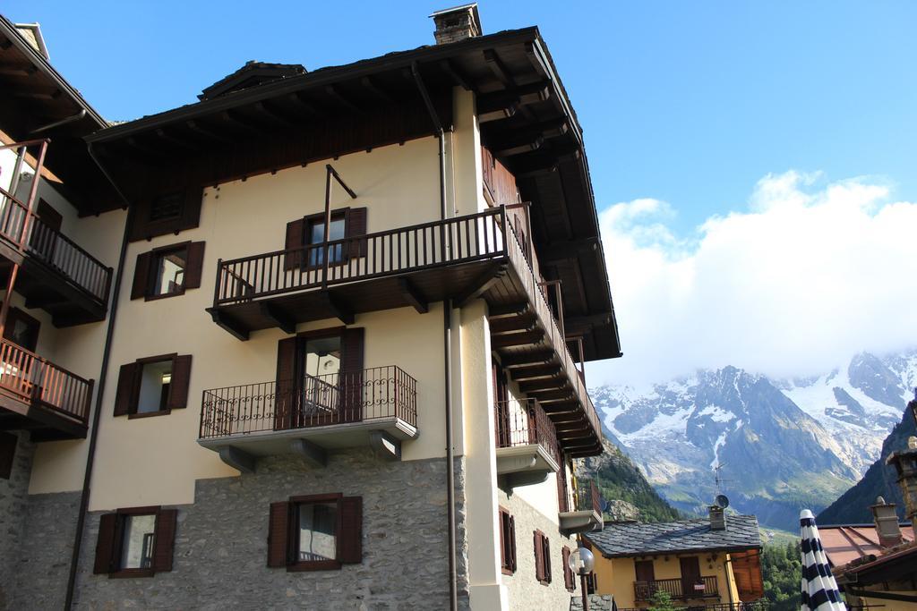 Hotel Ottoz Meuble Courmayeur Exterior foto