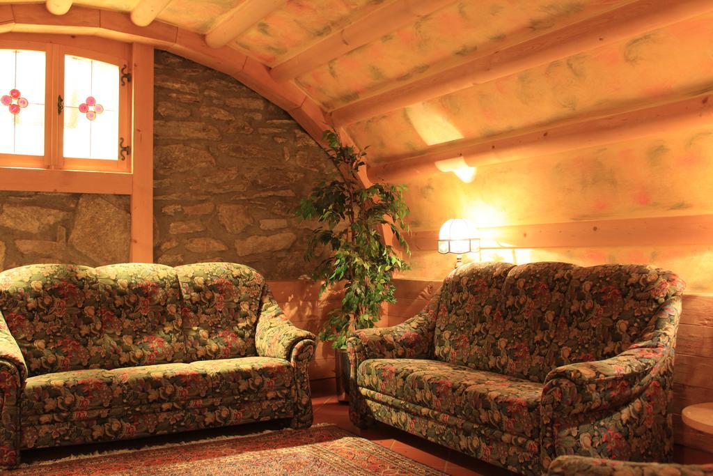 Hotel Ottoz Meuble Courmayeur Exterior foto
