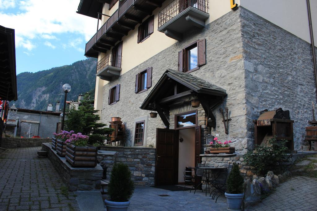 Hotel Ottoz Meuble Courmayeur Exterior foto