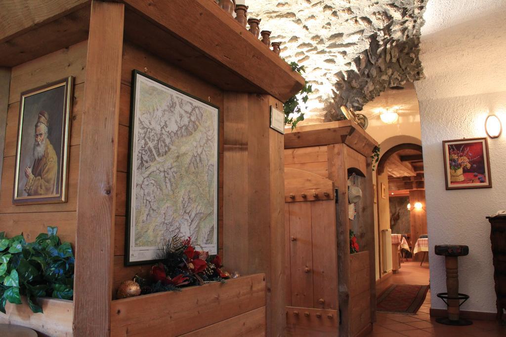 Hotel Ottoz Meuble Courmayeur Exterior foto