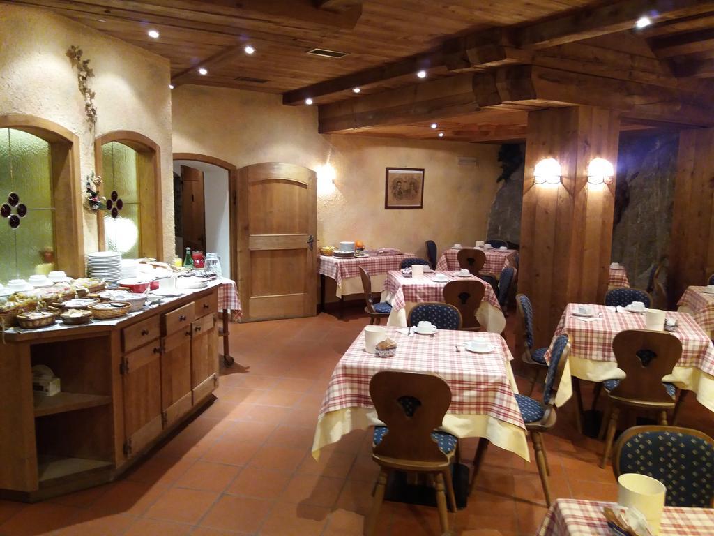 Hotel Ottoz Meuble Courmayeur Exterior foto