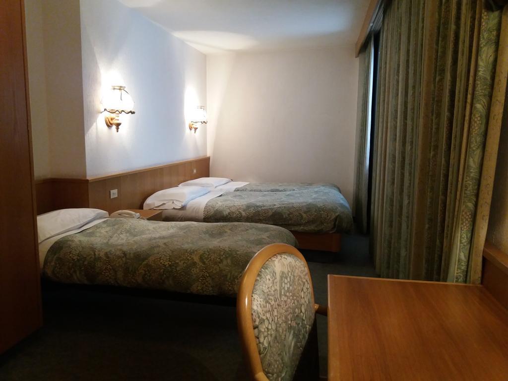 Hotel Ottoz Meuble Courmayeur Exterior foto