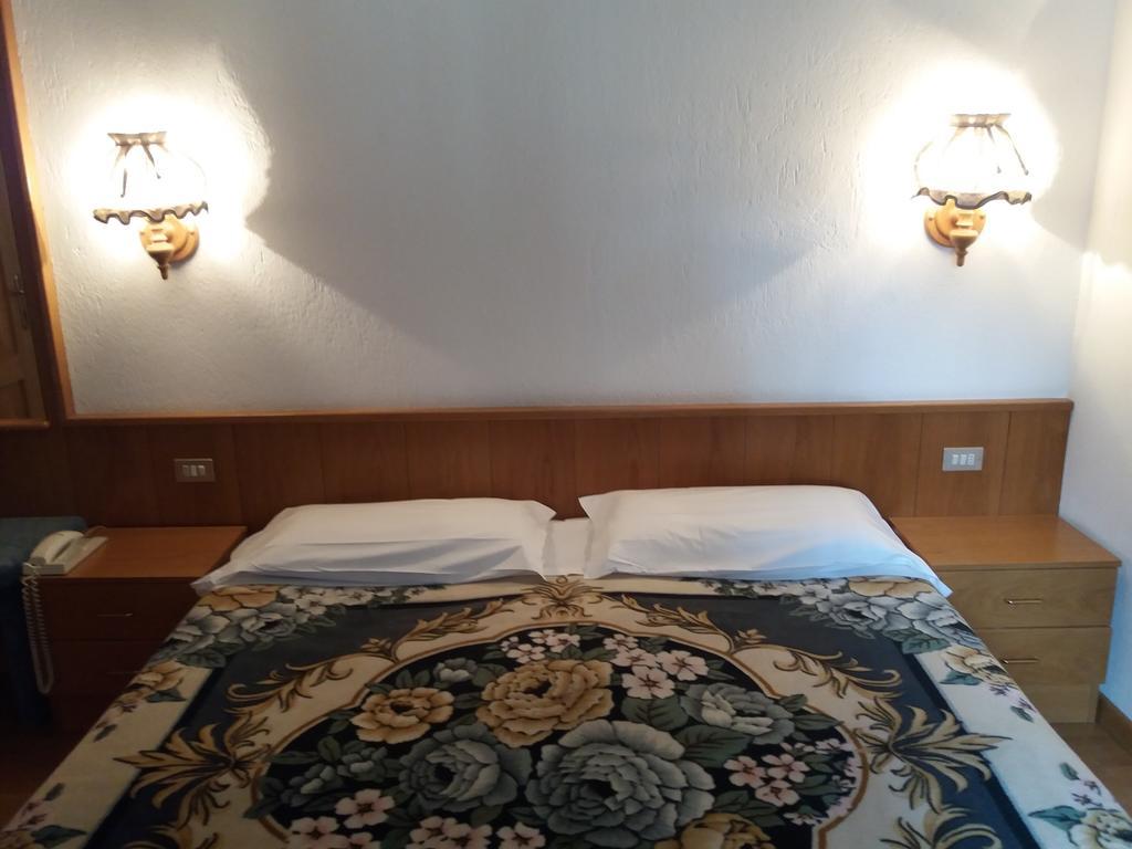 Hotel Ottoz Meuble Courmayeur Exterior foto