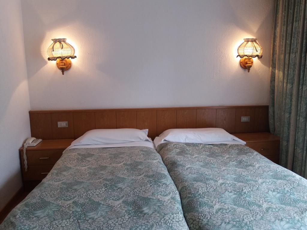 Hotel Ottoz Meuble Courmayeur Exterior foto
