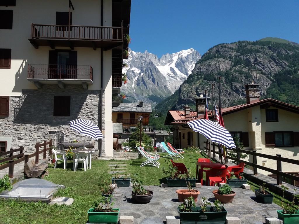 Hotel Ottoz Meuble Courmayeur Exterior foto