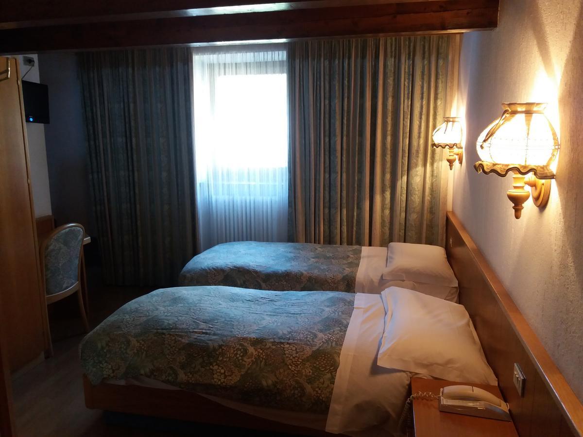 Hotel Ottoz Meuble Courmayeur Exterior foto