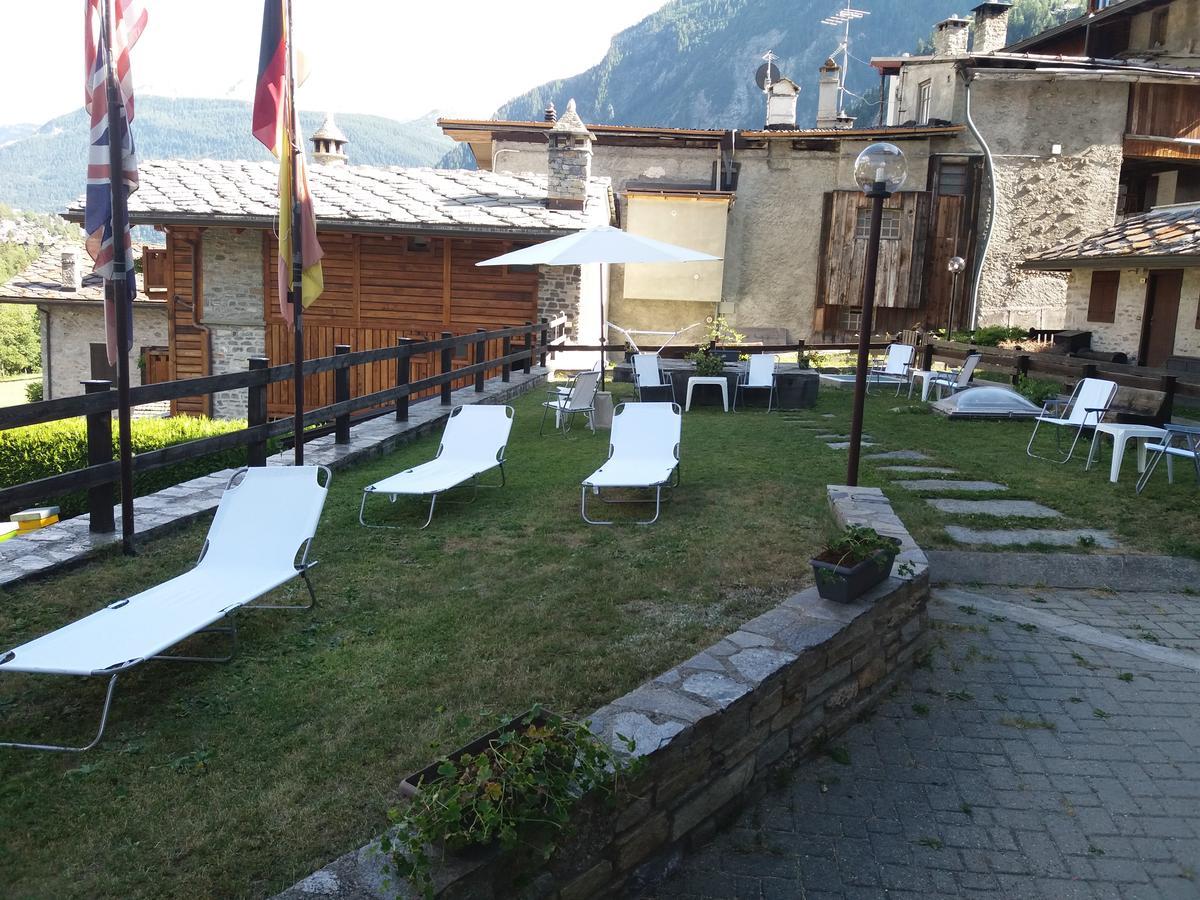 Hotel Ottoz Meuble Courmayeur Exterior foto