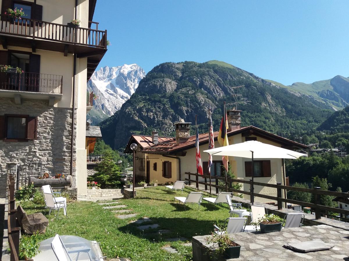 Hotel Ottoz Meuble Courmayeur Exterior foto