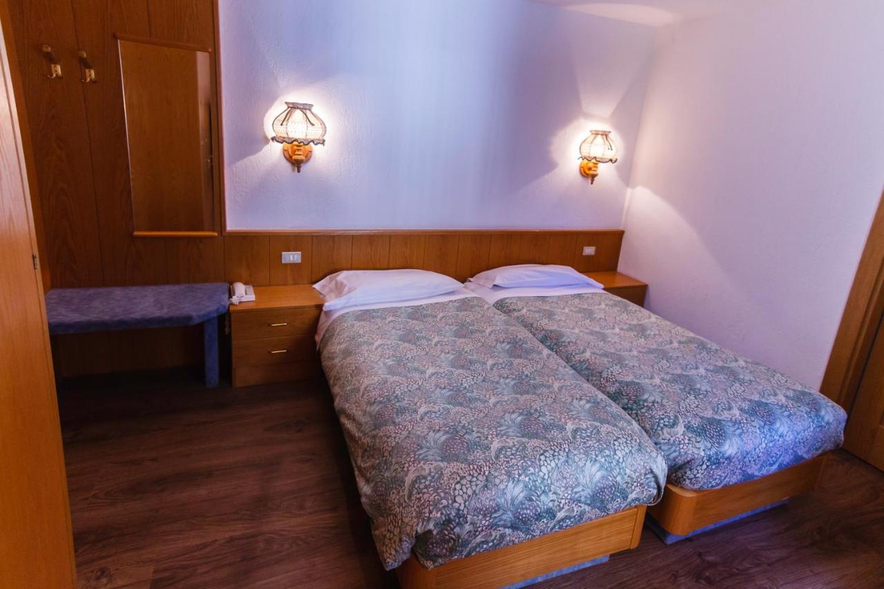 Hotel Ottoz Meuble Courmayeur Exterior foto