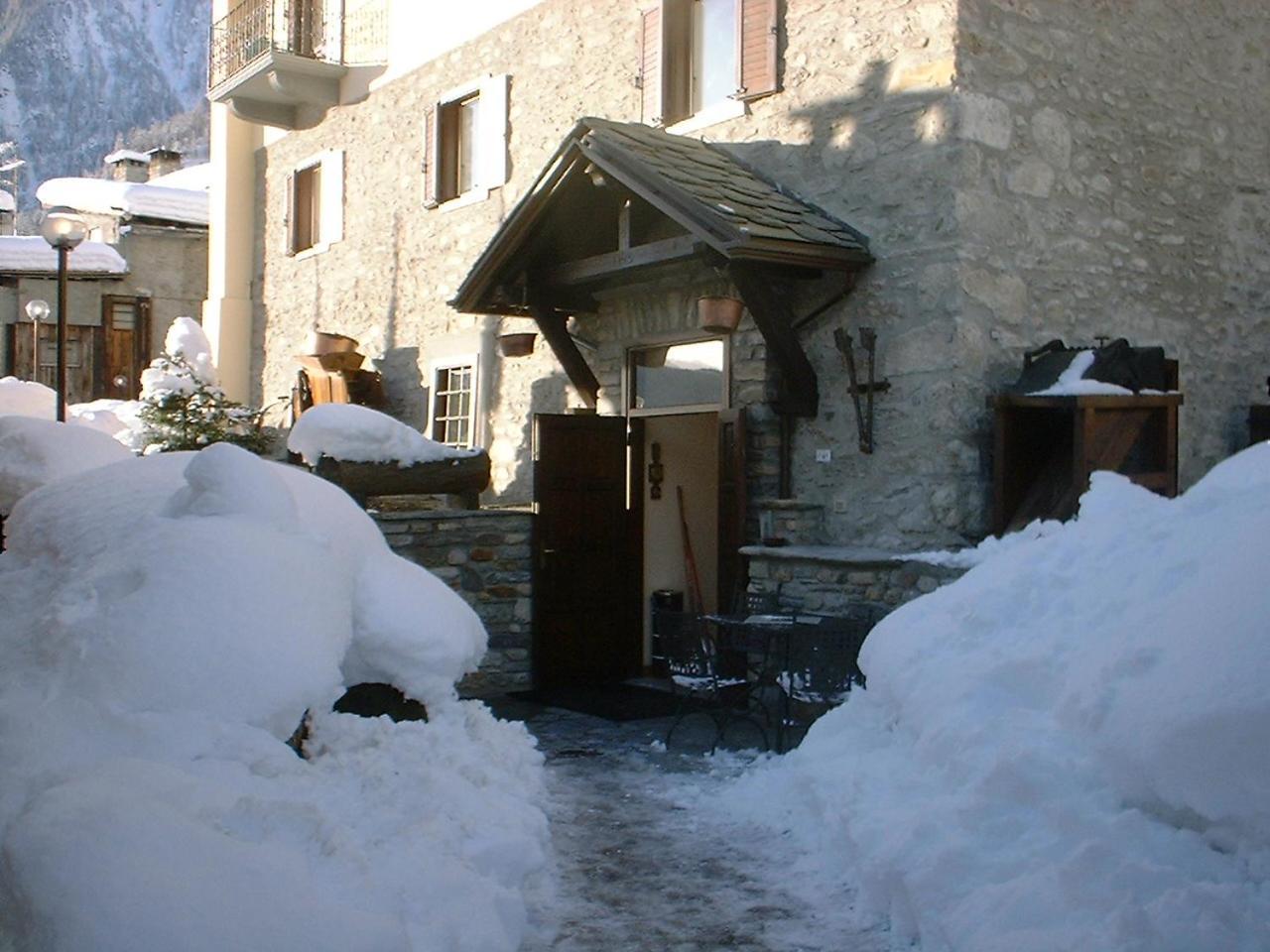Hotel Ottoz Meuble Courmayeur Exterior foto