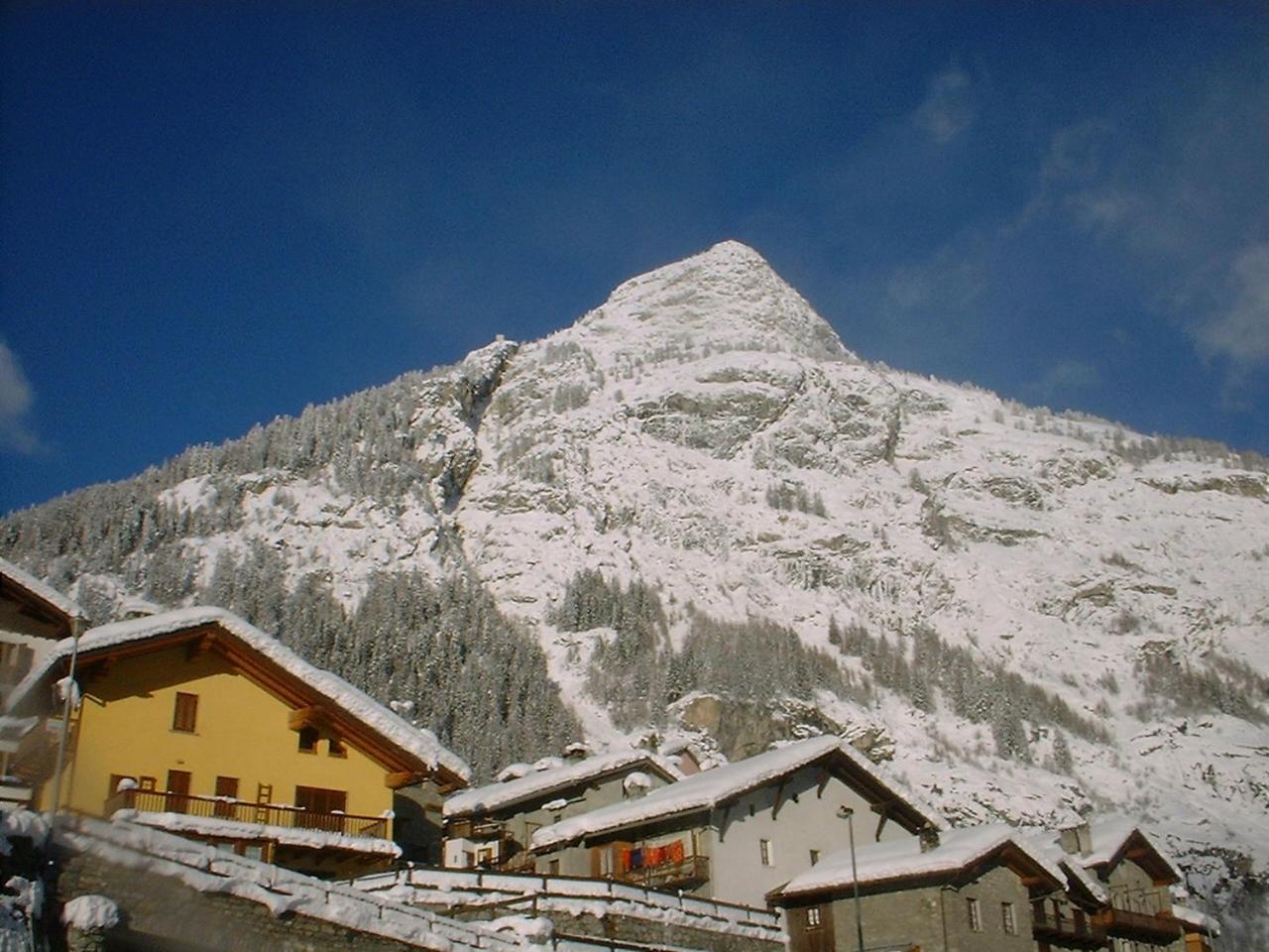 Hotel Ottoz Meuble Courmayeur Exterior foto
