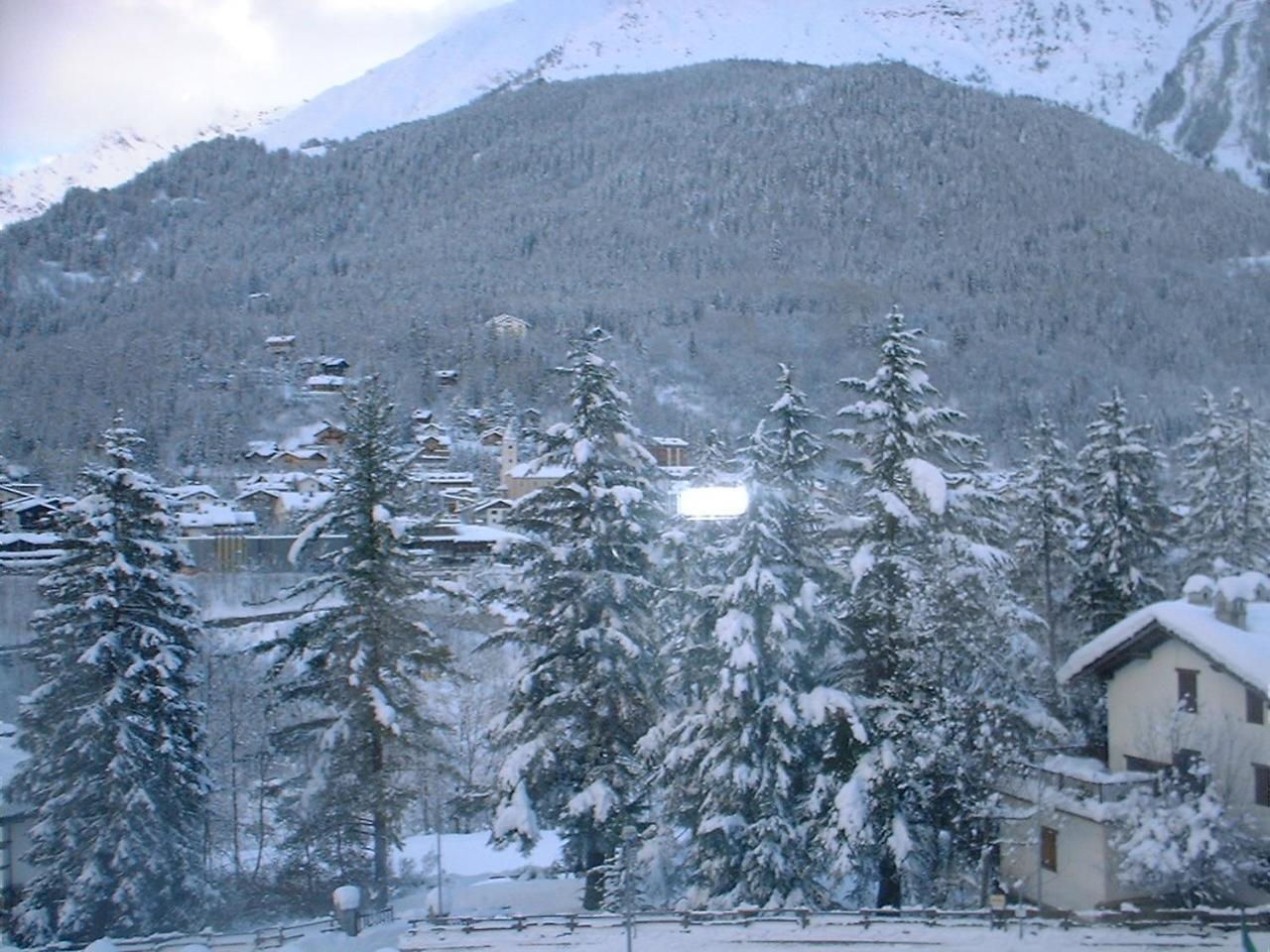Hotel Ottoz Meuble Courmayeur Exterior foto