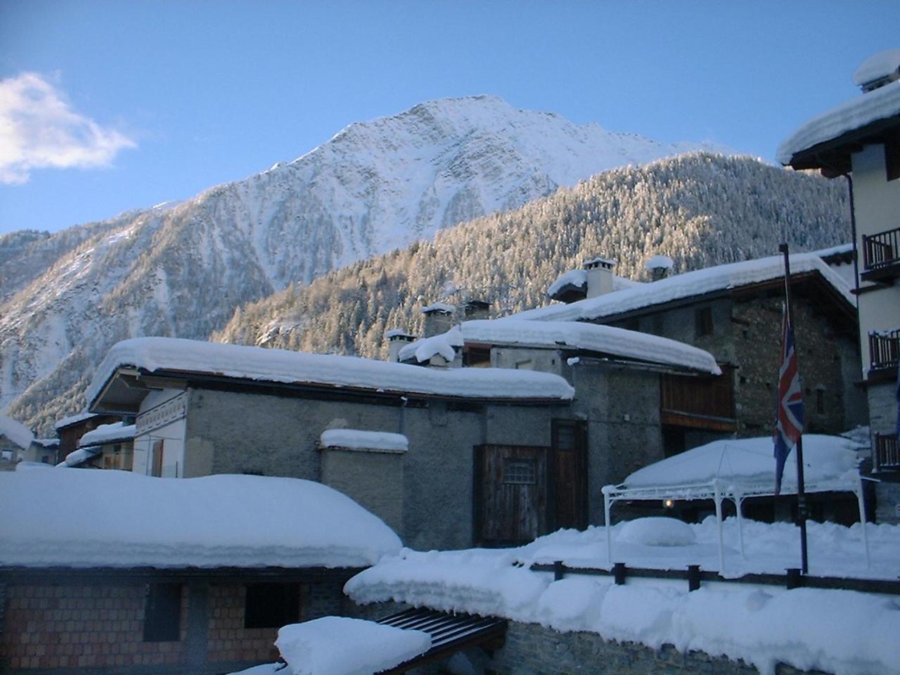 Hotel Ottoz Meuble Courmayeur Exterior foto